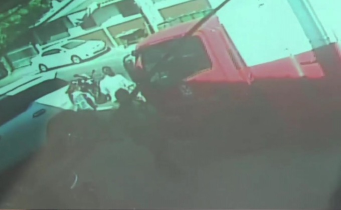 ขโมยมือถือพลเมืองดีขณะช่วยดับไฟไหม้รถยนต์