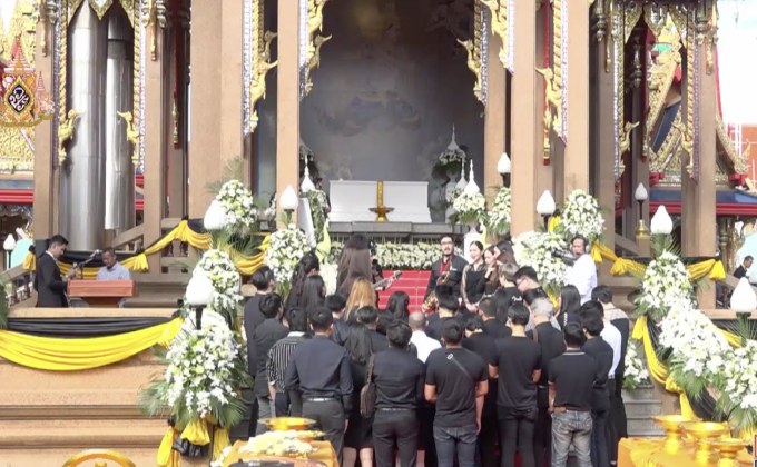 ฌาปนกิจ “น้ำตาล เดอะสตาร์” คนบันเทิงร่วมอาลัยครั้งสุดท้าย