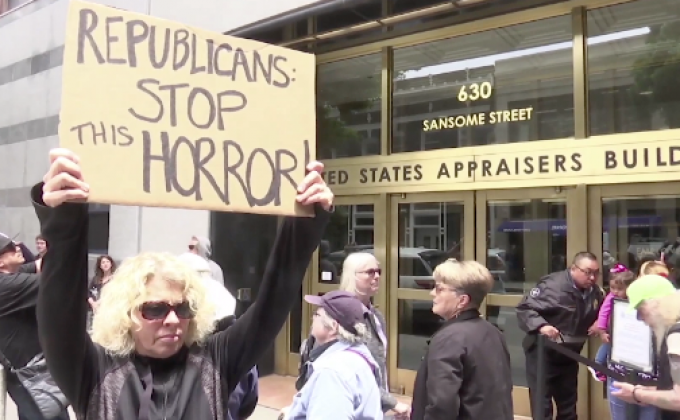 ​ชุมนุมต้านนโยบายสหรัฐฯ แยกผู้อพยพเด็กจากครอบครัว