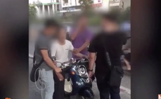 อาสาจราจรซัดทอดตำรวจ 2 นายเอี่ยวรีดไถเงิน