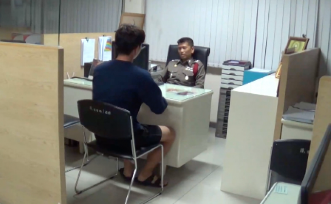 แท็กซี่ทิ้งนักท่องเที่ยวชิงทรัพย์หลบหนี