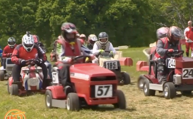 เปิดฤดูกาลแข่งขันรถตัดหญ้าในอังกฤษ