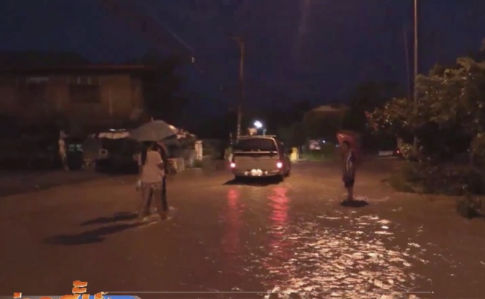 หลายจังหวัดเผชิญน้ำท่วมและน้ำป่าไหลหลาก