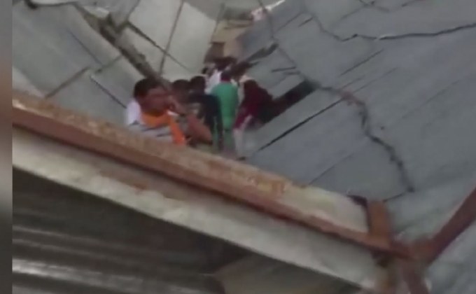 เพิงถล่มระหว่างแข่งรถไถในอินเดีย