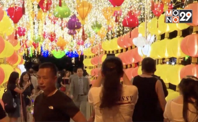 ฮ่องกงจัดโชว์โคมไฟสุดตระการตา