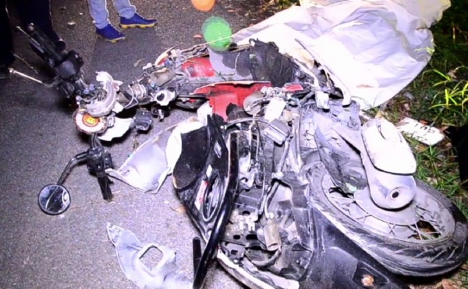 หนุ่มนักบอลเมาขี่จยย.อัดเสาไฟฟ้าดับ