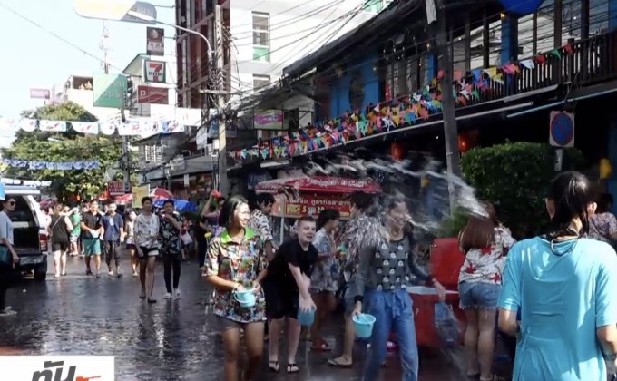 เริ่มแล้วสงกรานต์ถนนข้าวสาร คนแห่เล่นน้ำคึกคัก