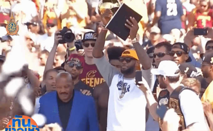 คนนับล้านร่วมฉลอง “แคฟส์” พาเหรดแชมป์ NBA