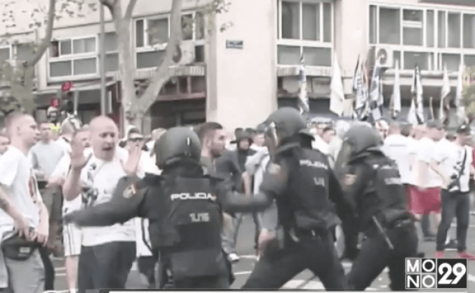 แฟนบอลโปแลนด์ปะทะตำรวจสเปน