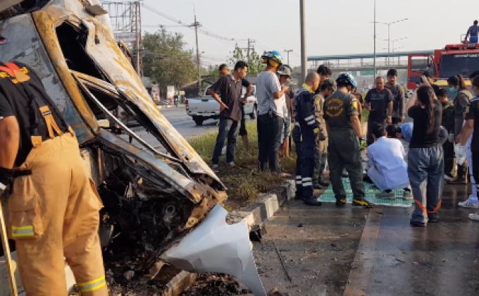 รถชนราวสะพานไฟลุกไหม้เสียชีวิต 2 คน จ.สมุทรสาคร