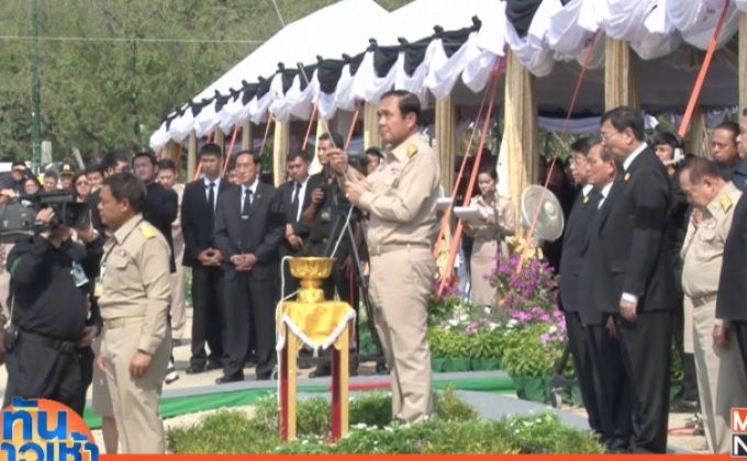 นายกฯ เป็นประธานพิธียกเสาเอกพระเมรุมาศฯ