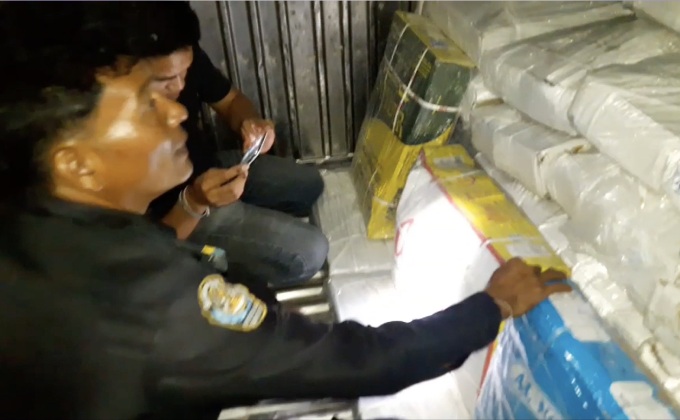 จับเนื้อสัตว์แช่แข็งเถื่อนกว่า 8 ตัน จ.เพชรบุรี