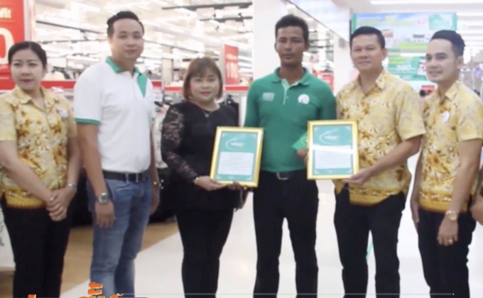 พนักงานห้างสรรพสินค้าเก็บทรัพย์สินคืนลูกค้า