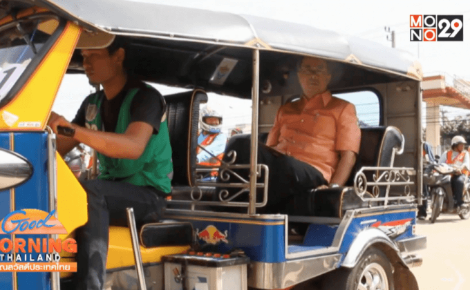 ผู้ว่าฯสุรินทร์นั่งรถตุ๊กตุ๊กรณรงค์ขับขี่ปลอดภัย