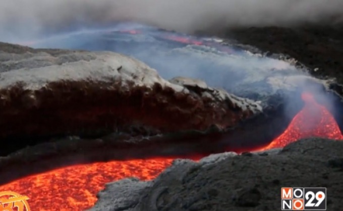 ลาวาไหลลงภูเขาไฟเอตน่าในอิตาลี