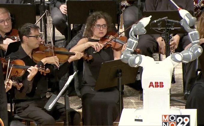 “ยูมิ” หุ่นยนต์วาทยากร