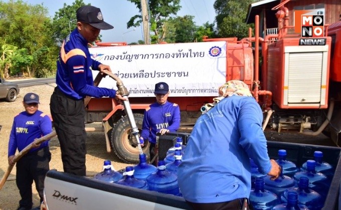 ”นพค.15“ เร่งช่วยเหลือประชาชนประสบภัยแล้ง อ.ห้วยคต สนับสนุนน้ำอุปโภคบริโภค 35 ครัวเรือน