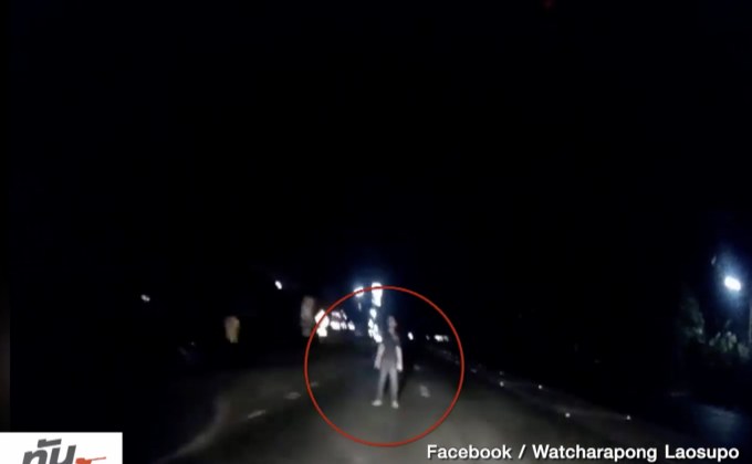 เตือนภัย! หนุ่มยืนขวางถนนกลางดึก หวั่นเป็นแก๊งชิงทรัพย์