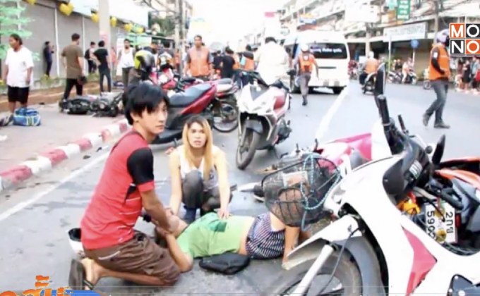 ลมชักกำเริบขับรถชน จยย.เจ็บนับ 10 เสียชีวิต 2 คน