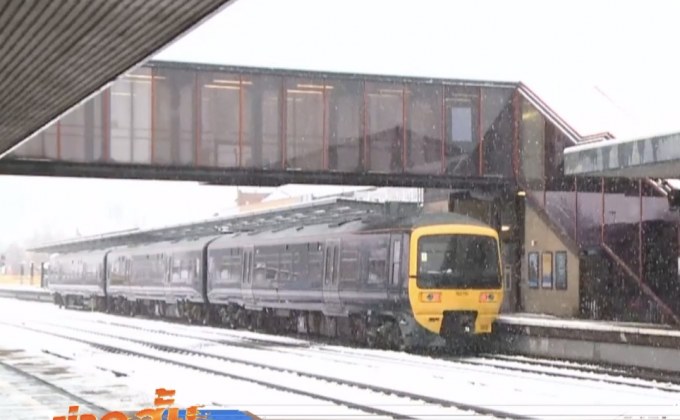 หิมะตกหนักในอังกฤษกระทบการสัญจร