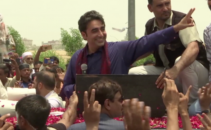 ​นักการเมืองปากีสถานใช้โซเชียลมีเดียดึงคะแนนเสียง