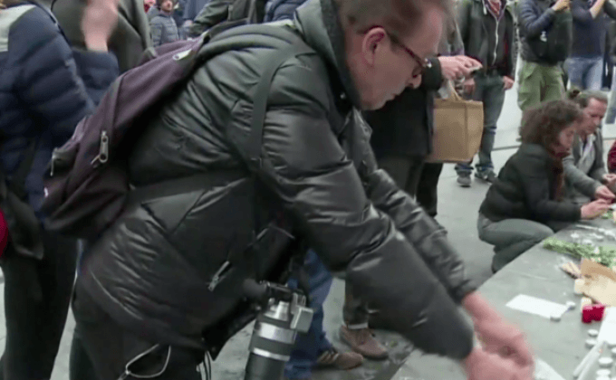 ชาวปารีสให้กำลังใจชาวบรัสเซลส์