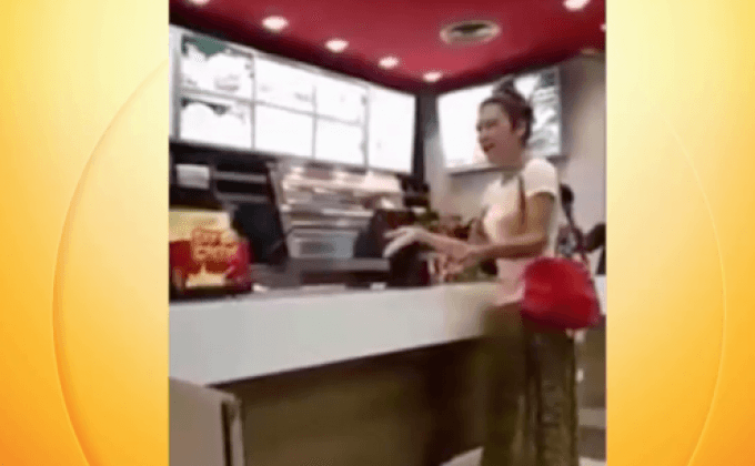 ลูกค้าของขึ้น ถูกหัวเราะเยาะ