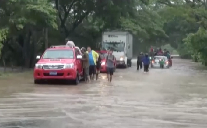 พายุฝนถล่มอเมริกากลาง