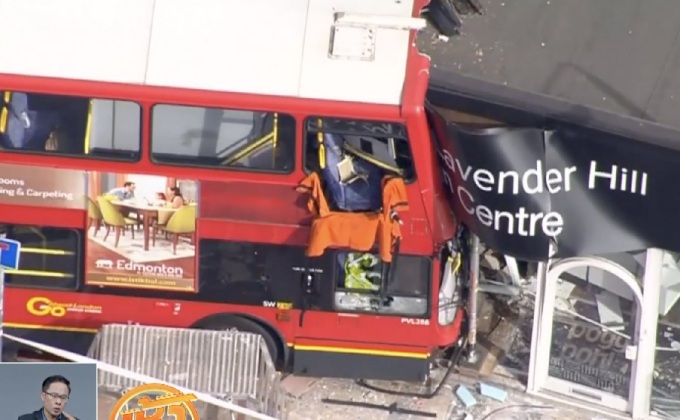 อุบัติเหตุรถบัสพุ่งชนร้านค้าในลอนดอน