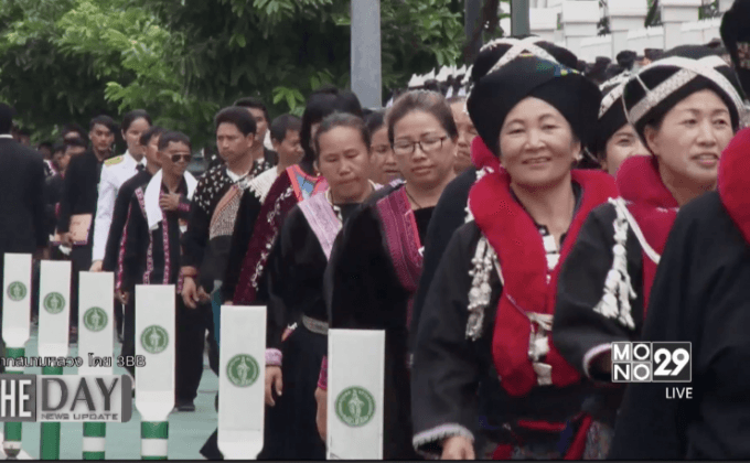 พสกนิกรเข้าถวายสักการะพระบรมศพ