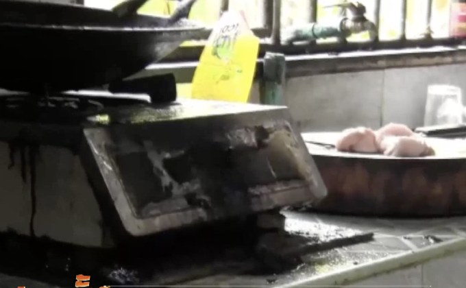 ยาย 80 ปี ทำกับข้าวหัวแก๊สหลุดไฟลุกท่วมลวกแขน