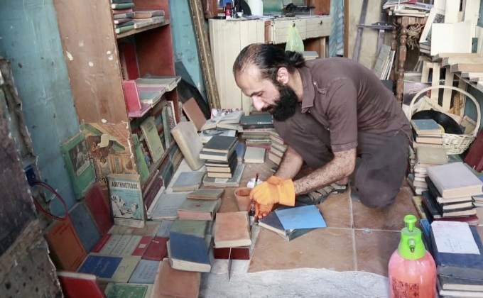 ร้านหนังสือเก่าแก่พ้นวิกฤต จากเงินระดมทุนออนไลน์