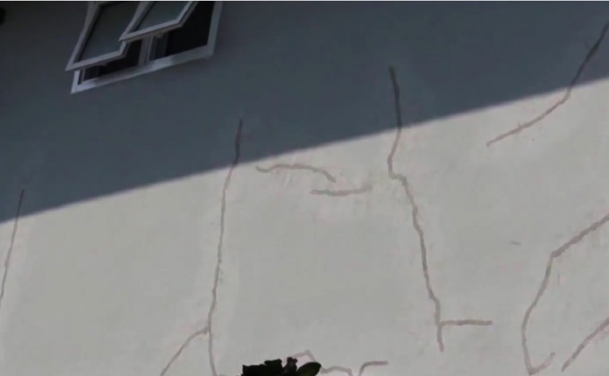 พบบ้านมีรอยร้าว-น้ำรั่วทั้งโครงการ จ.ราชบุรี