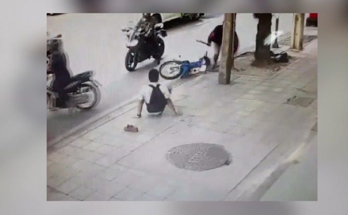 จับ 2 วัยรุ่นไล่ฟันคู่อริย่านพระโขนง