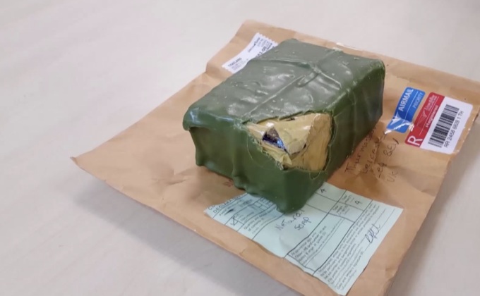 ลักลอบขนยาเสพติดผ่านสุวรรณภูมิ