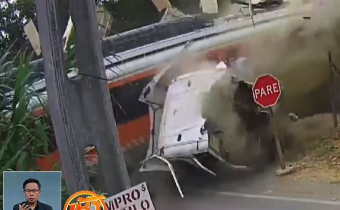 นาทีรถไฟพุ่งชนรถบรรทุกในชิลี