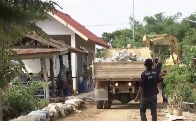 เร่งซ่อมพนังกั้นน้ำริมแม่น้ำยม จ.สุโขทัย