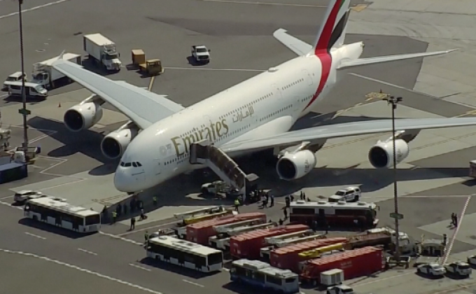 สหรัฐฯ กักตัวผู้โดยสาร “เอมิเรตส์” หลังป่วยปริศนานับสิบ