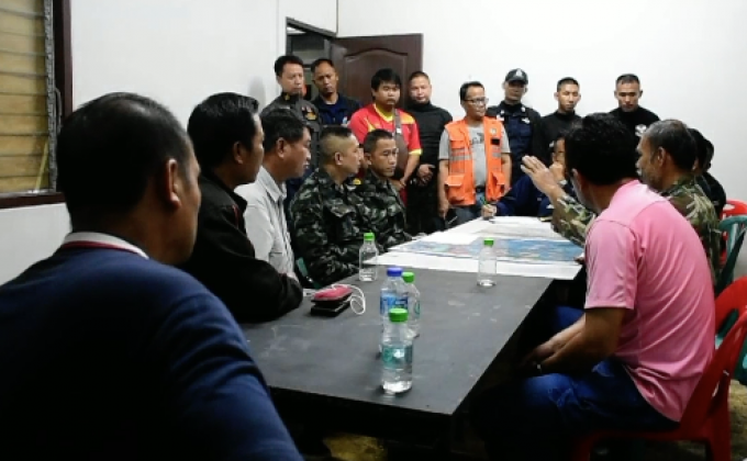 หน่วยซีลค้นหาทีมนักฟุตบอลสูญหายในถ้ำ