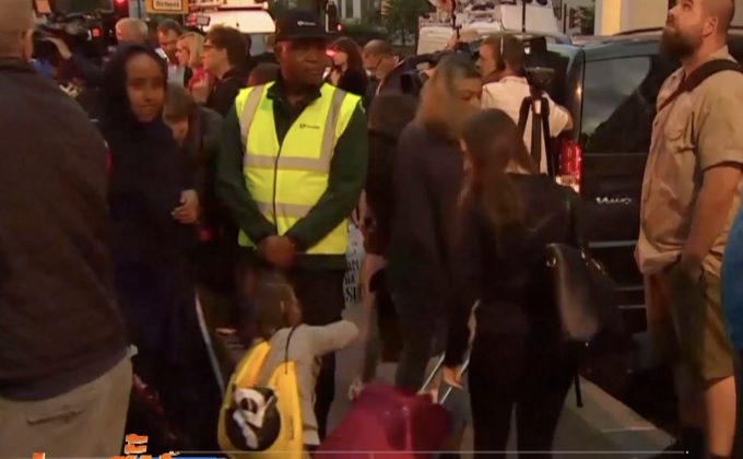 อังกฤษสั่งอพยพ 800 ครอบครัวออกจากอาคารที่ระบุว่าไม่ปลอดภัย