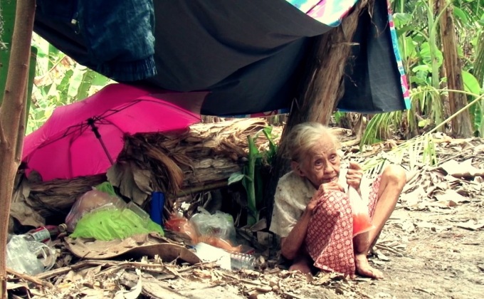 ธารน้ำใจหลั่งไหลช่วยยายวัย 81 ปี จ.ราชบุรี