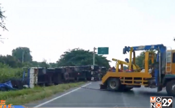 รถบรรทุกเหล็กพลิกคว่ำแก๊สรั่ว จ.สิงห์บุรี