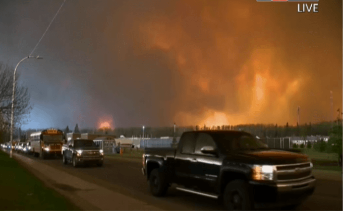 แคนาดาประกาศอพยพผู้คนจากเหตุไฟป่า