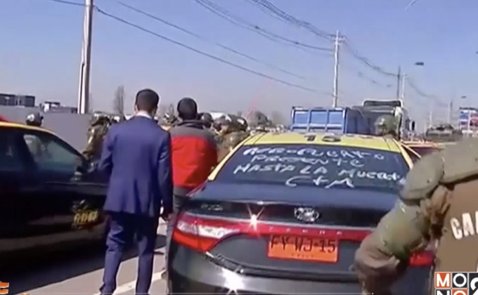 คนขับแท็กซี่ในชิลีปิดถนนประท้วง “อูเบอร์”