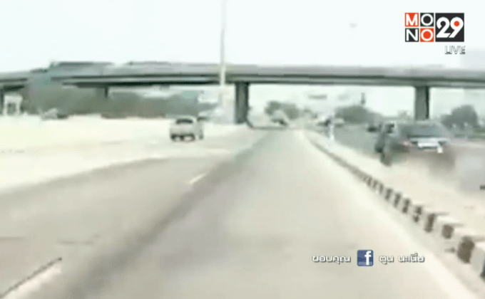 คลิปนาทีเบนซ์ชนท้ายเก๋งฟอร์ดไฟลุกท่วม