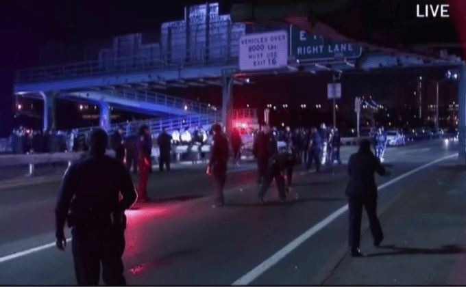 ตำรวจอเมริกันถูกผู้ร้ายจ่อยิงหัวดับ