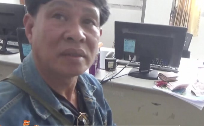 คนขับสี่ล้อแดงเก็บเงินนักท่องเที่ยวทำหล่นแล้วไม่คืน