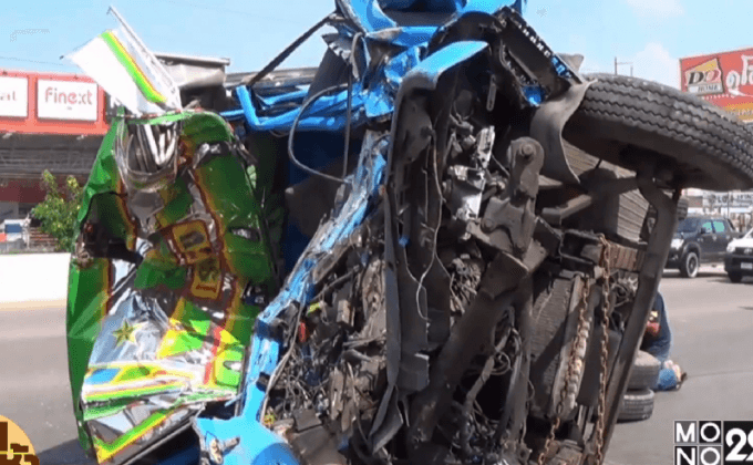 รถพ่วงชนสองแถว ไถลทับตำรวจ เสียชีวิตคาที่