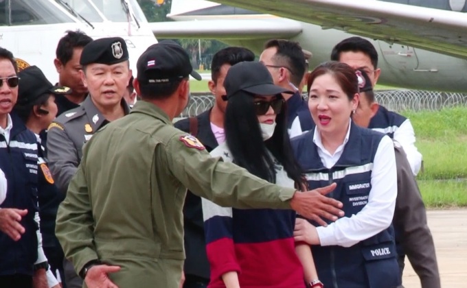 “แก๊งเปรี้ยว” ฆ่าหั่นศพ ก้มกราบเท้าแม่แอ๋ม กลางศาล