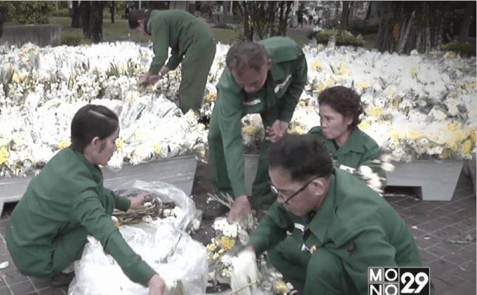 ดอกไม้แสดงความอาลัยสู่ปุ๋ยหมักชีวภาพ